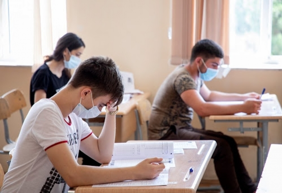 Respublikanın 21 şəhər və rayonunda buraxılış siniflərinin şagirdləri üçün Azərbaycan dili fənnindən test imtahanı keçirilir