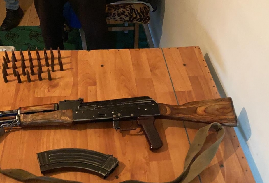 Ağsuda keçmiş məhkumdan “Kalaşnikov” avtomatı götürülüb