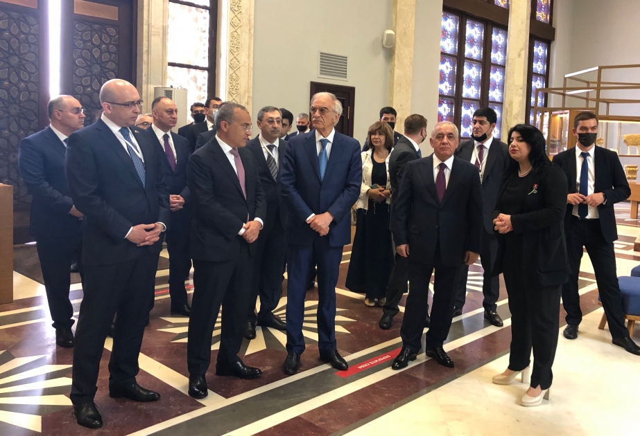 Azərbaycanın Baş nazirinin rəhbərlik etdiyi nümayəndə heyəti Moskva Xalq Təsərrüfatı Nailiyyətləri Sərgisindəki “Azərbaycan” pavilyonunda olub VİDEO