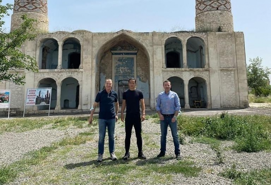 Azərbaycan milli komandasının baş məşqçisi və “Neftçi”nin futbolçusu Keysuke Honda Ağdam şəhərində olublar