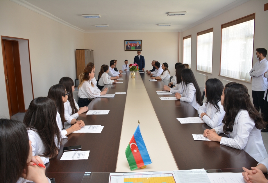 Tələbələr ilk dəfə məktəblilər arasında stomatoloji müayinələr aparıblar