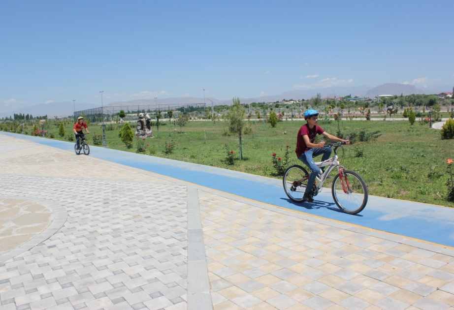 Sağlamlıq imkanları məhdud uşaqlar arasında keçirilən velosiped yarışı başa çatıb