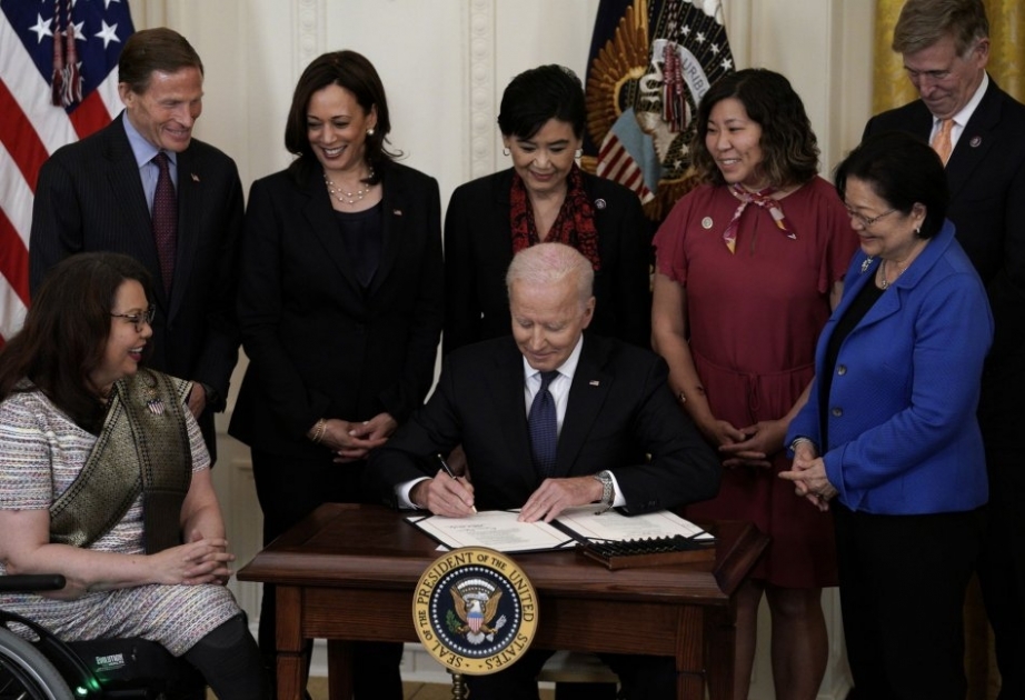 Джо Байден подписал закон, направленный на пресечение преступлений на почве ненависти против американцев азиатского происхождения