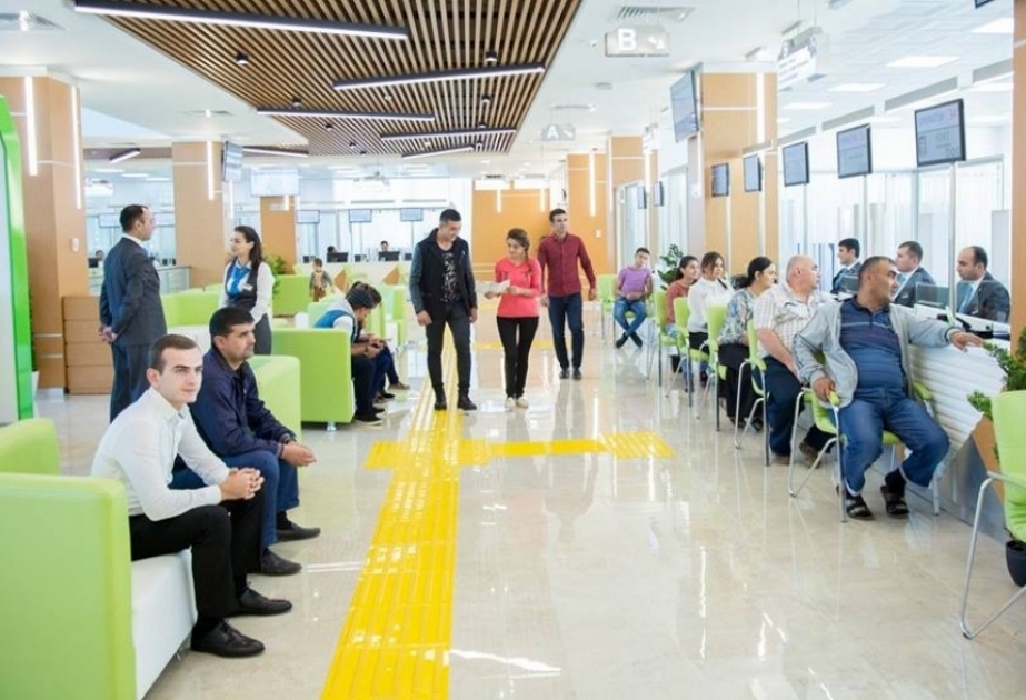 Dörd ayda hər bir ölkə sakini 242,7 manatlıq müxtəlif ödənişli xidmətlərdən yararlanıb