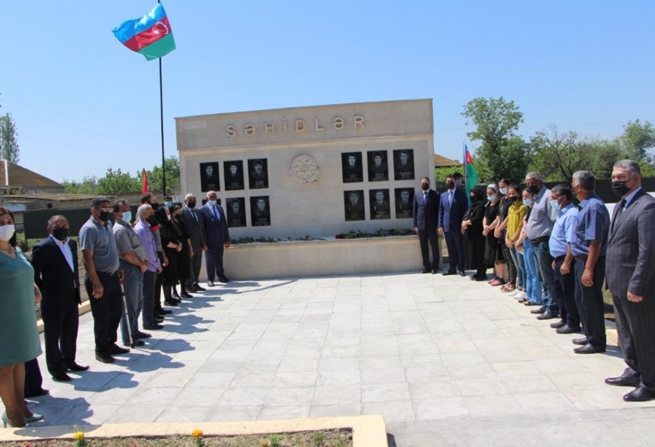 Yevlaxda şəhidlərin xatirəsinə ucaldılmış abidənin açılışı olub