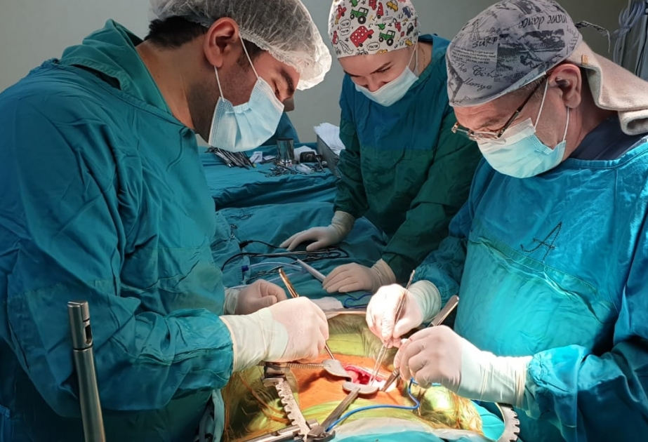 Tibb Universitetinin Tədris Cərrahiyyə Klinikasında üç dializ xəstəsinə böyrək nəql olunub