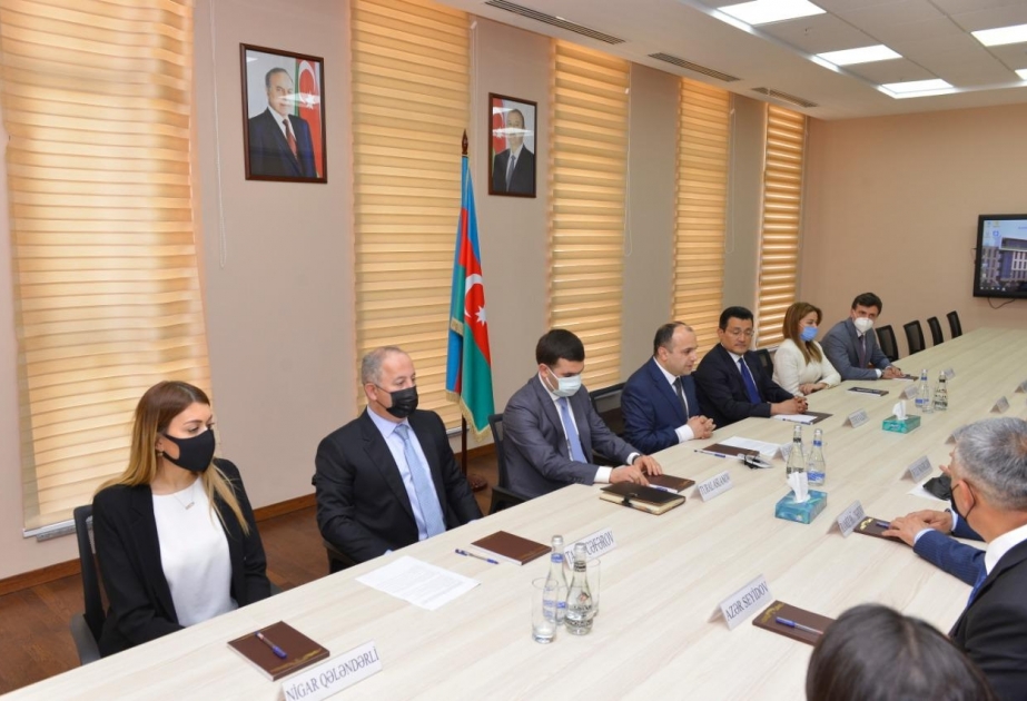Baş Prokurorluğun Elm-Tədris Mərkəzi ilə Dövlət Gömrük Komitəsinin Akademiyası arasında memorandum imzalanıb