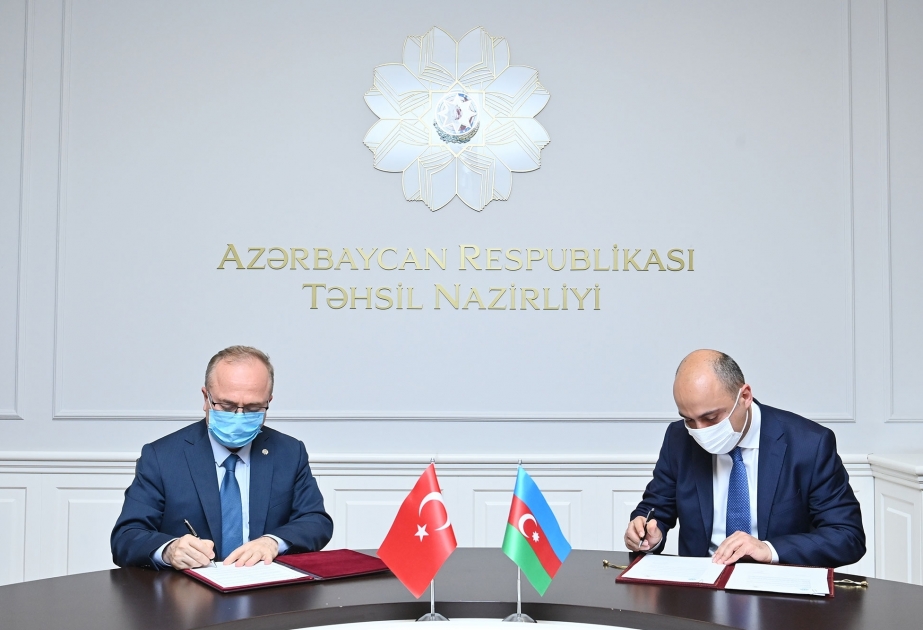 بحث افاق التعاون في مجال التعليم بين أذربيجان وتركيا