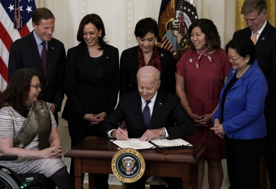 Joe Biden firma una ley para combatir los delitos de odio contra los asiático-americanos
