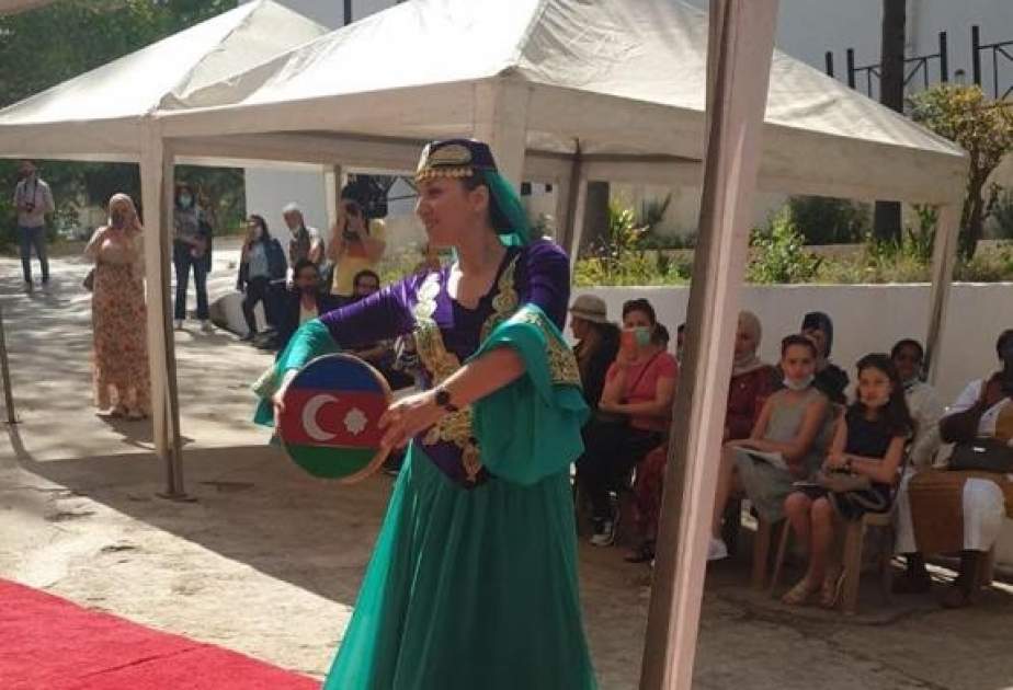 Əlcəzairdə Azərbaycan milli geyimi və rəqsi təqdim olunub