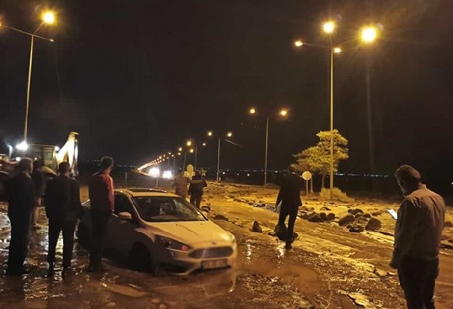 Əlverişsiz hava Türkiyənin şərqində ciddi fəsadlar yaradıb