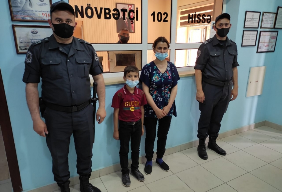 Saatlı polisi vətəndaşın itirdiyi pul kisəsini, qızıl-zinət əşyalarını və plastik kartlarını taparaq özünə qaytarıb