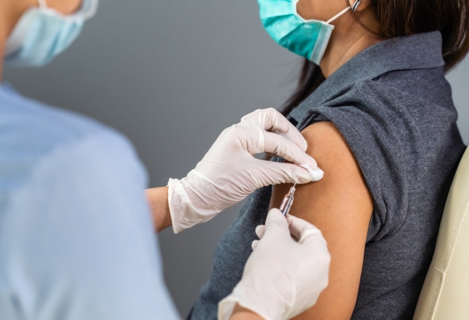 Böyük Britaniyada 38 milyon insana koronavirus peyvəndinin ilk dozası vurulub
