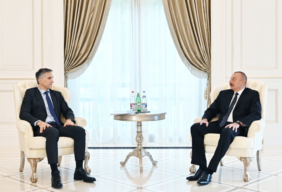 Präsident Ilham Aliyev empfängt Geschäftsführer und andere führende Personen von Unternehmen Signify VIDEO