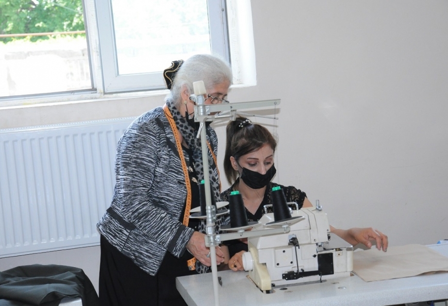 Dövlət Məşğulluq Agentliyi dərzi peşəsi üzrə növbəti hazırlıq kursu təşkil edib