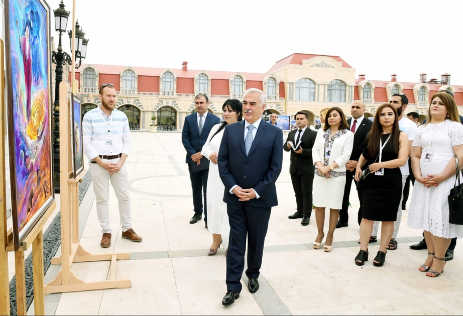 “Naxçıvan-bəşəriyyətin beşiyi” V Beynəlxalq Rəsm Festivalı iştirakçılarının əsərlərindən ibarət sərgi açılıb