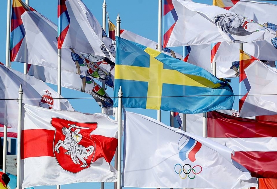 В Риге снимают флаги IIHF после замены флага Беларуси
