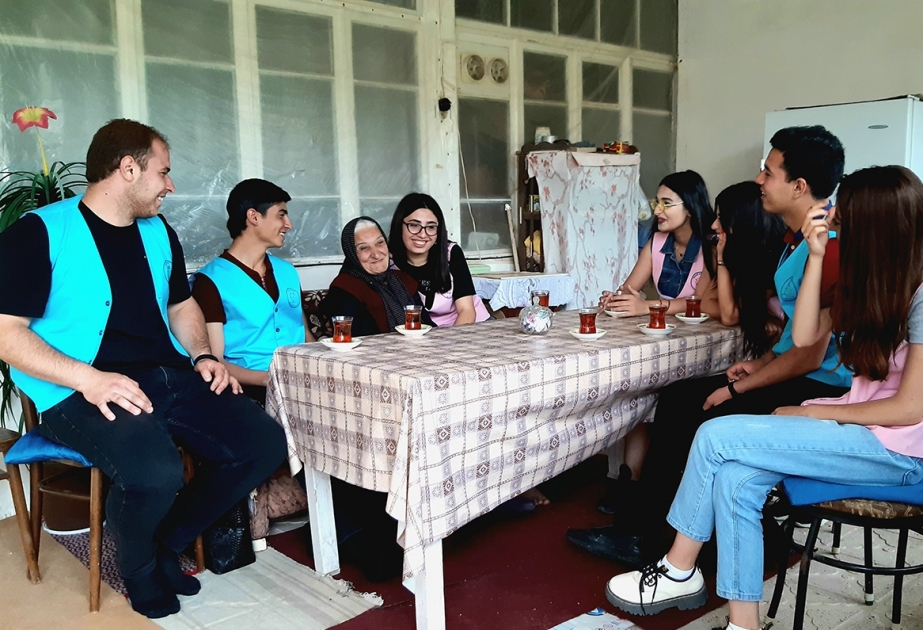 Sosial könüllülər Naxçıvan şəhərində yaşayan tənha ahılları ziyarət ediblər