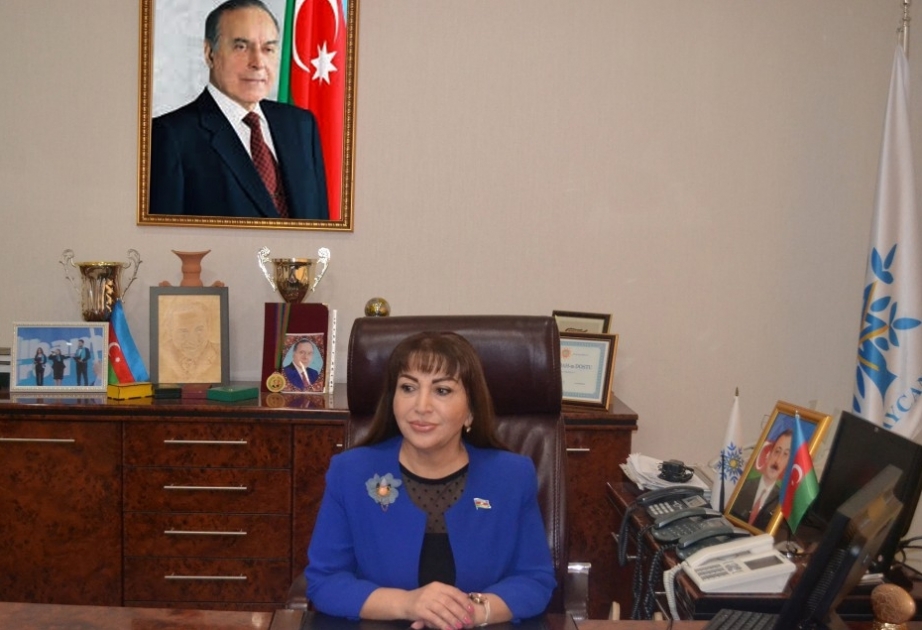 نائبة المجلس الوطني: استئناف نشاط مترو باكو والمعابد والمحال التجارية الكبيرة ورفع طلب ارتداء قناع الوجه الواقي في الأماكن المفتوحة لا يعني أن الجائحة قد انتهت