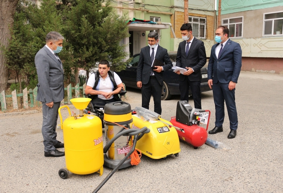 Vətən müharibəsi qaziləri Camal Alxasov və Pərvin Rzayevə özünüməşğulluq proqramı çərçivəsində aktivlər təqdim edilib