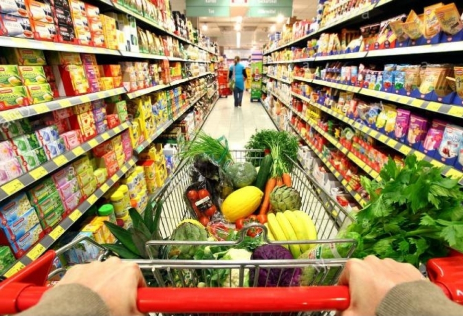 За четыре месяца потребителям продано продовольственных товаров, напитков и табачных изделий на сумму 6,6 млрд манатов