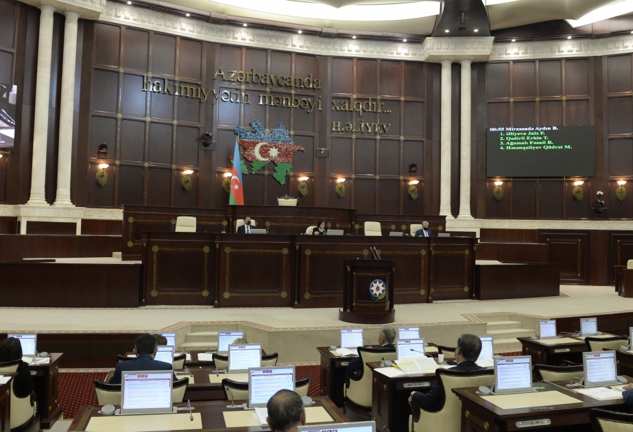 Milli Məclisin plenar iclasında 2020-ci il dövlət büdcəsinin icrası ilə bağlı qanun layihəsi müzakirə olunur