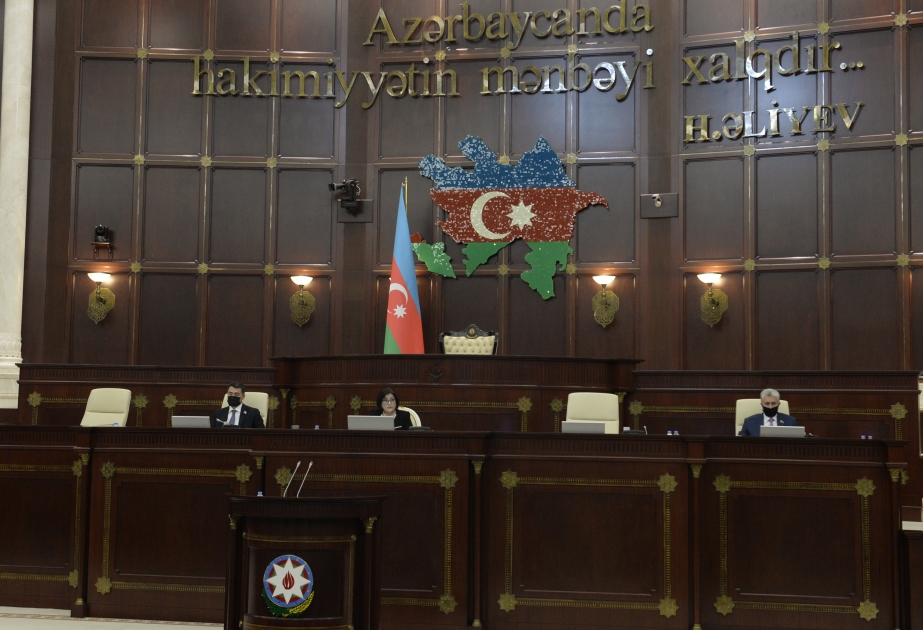 Milli Məclisdə 2020-ci il dövlət büdcəsinin icrası ilə bağlı müzakirələr aparılır