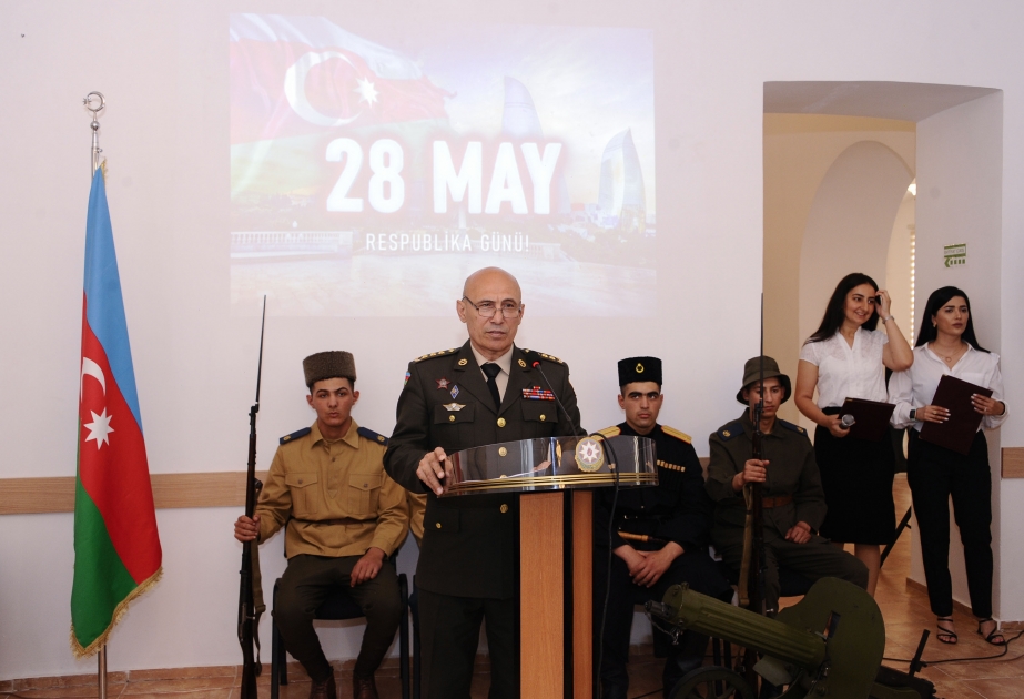 Cümhuriyyətin yaradılmasının 103-cü ildönümü Azərbaycan Hərb Tarixi Muzeyində qeyd olunub