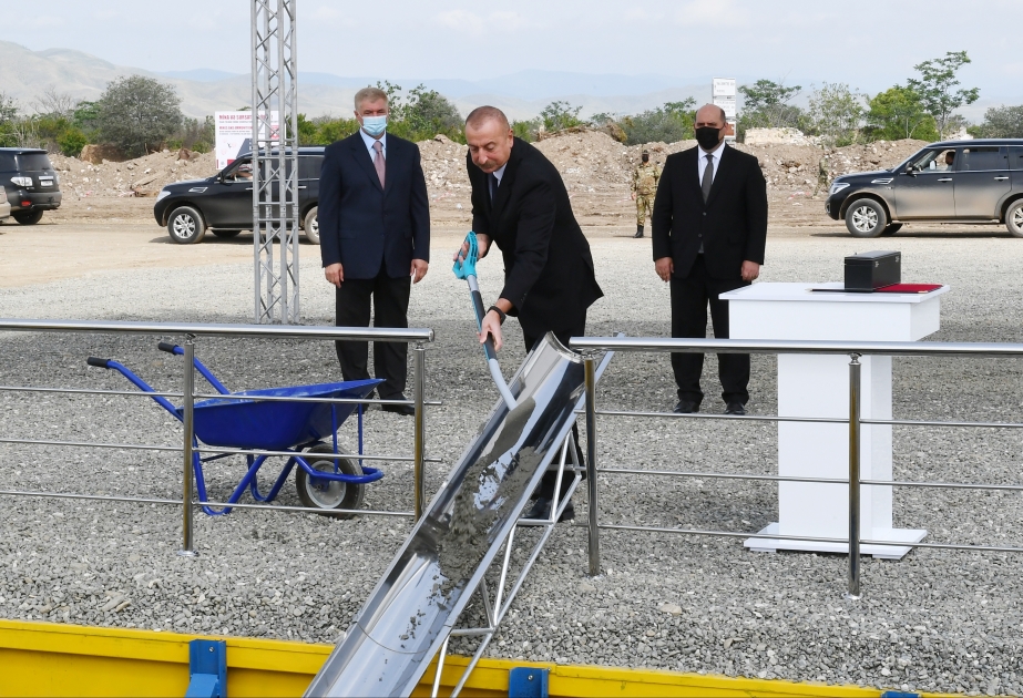 Präsident Ilham Aliyev legt den Grundstein für erstes Wohngebäude in Aghdam VIDEO
