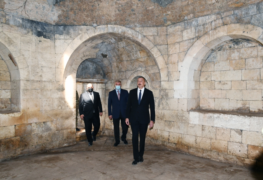Präsident Ilham Aliyev besucht Palast von Panahali Khan in Aghdam VIDEO