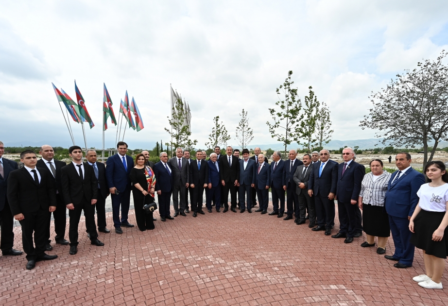 Prezident İlham Əliyev Ağdam şəhərinin bərpasının təməl daşının qoyulması mərasimində iştirak edib, rayon ictimaiyyətinin nümayəndələri ilə görüşüb YENİLƏNİB -2 VİDEO