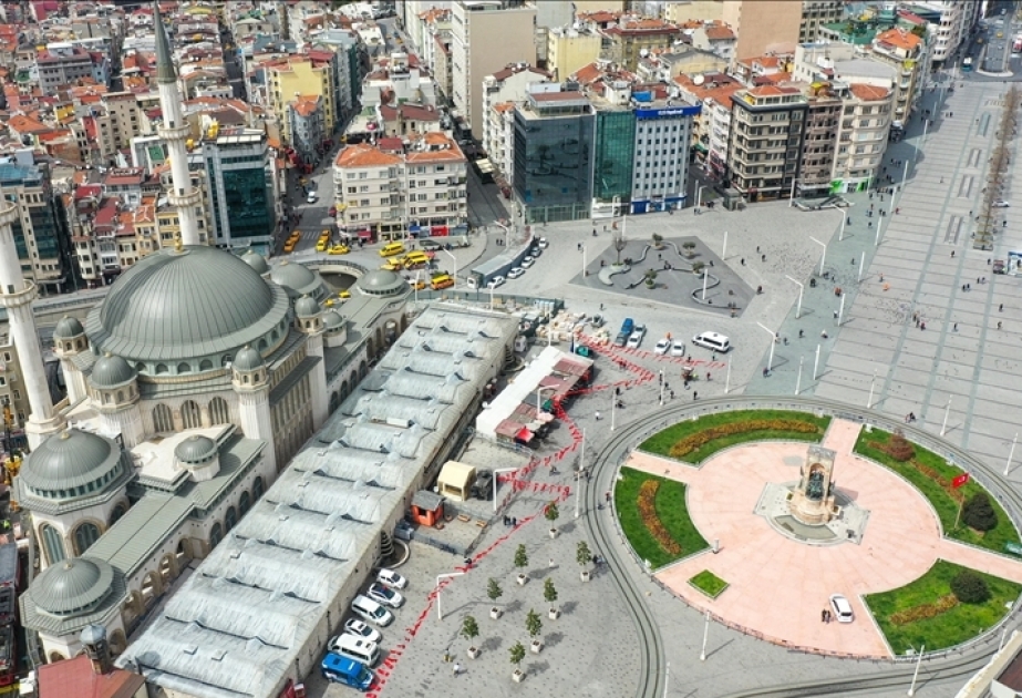 İstanbulun Taksim Məscidi ibadətə açılıb