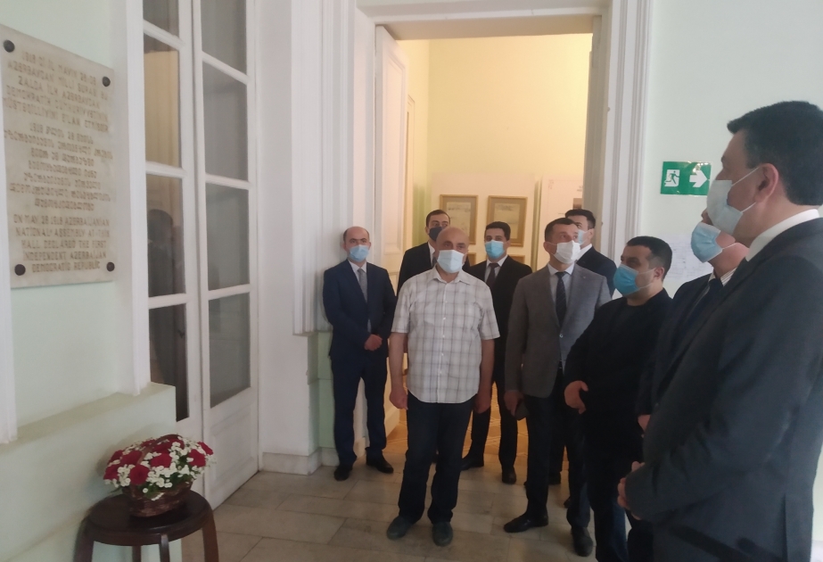 Azərbaycan səfiri Tbilisidə AXC-nin elan olunduğu tarixi binanı ziyarət edib