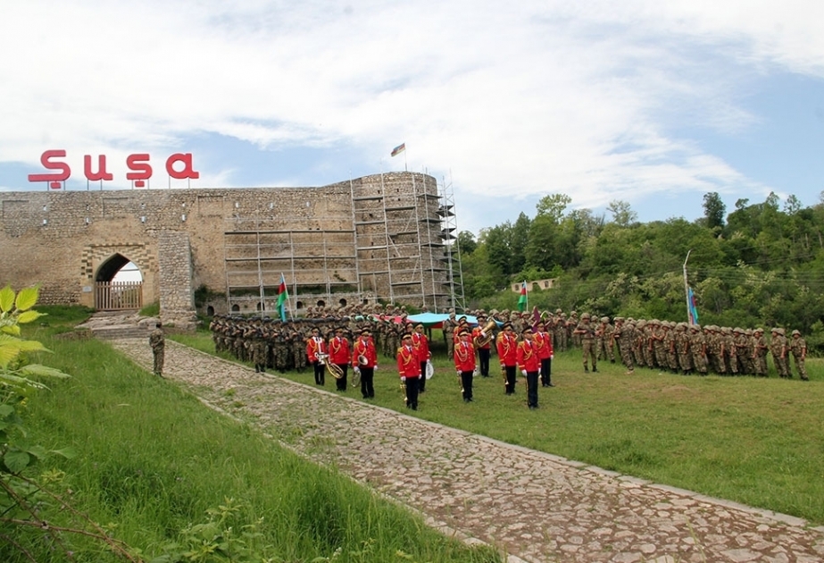 Veranstaltung zum Tag der Republik am 28 Mai in Schuscha