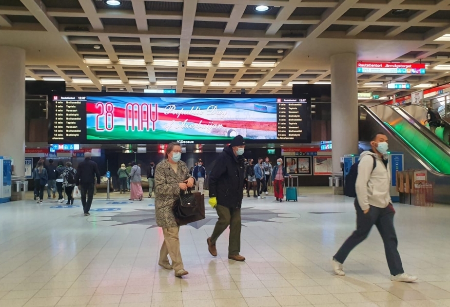 Se instalan en Finlandia vallas publicitarias dedicadas al 28 de mayo, Día de la República