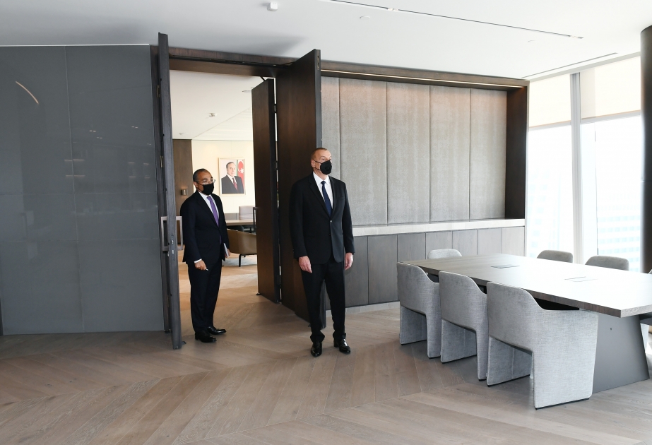 Präsident Ilham Aliyev weiht neues Gebäude des Wirtschaftsministeriums ein VIDEO
