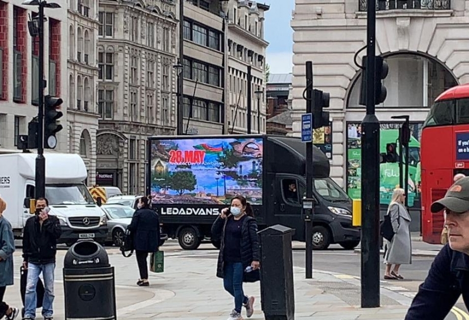 Londonda Respublika Gününə diqqəti cəlb edən aksiya təşkil edilib
