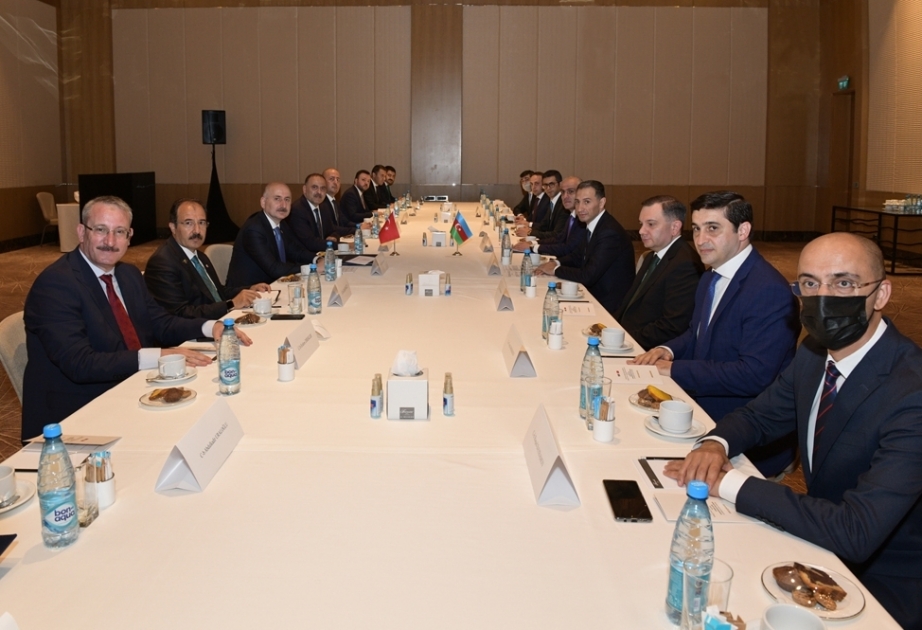 Между Азербайджаном и Турцией обсуждены вопросы в сферах транспорта, телекоммуникаций и спутниковых услуг