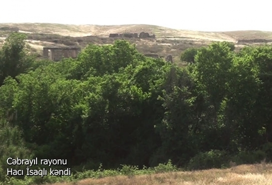Verteidigungsministerium teilt Videoaufnahmen aus dem befreiten Dorf Haji Isagly im Rayon Dschäbrayil