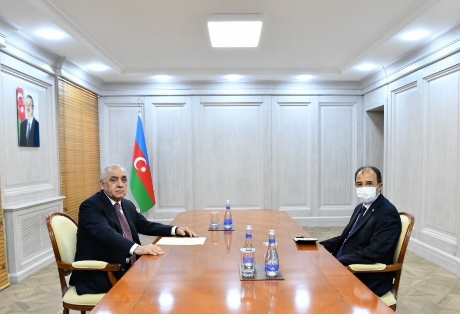 Премьер-министр Али Асадов встретился с новоназначенным послом Турции в Азербайджане