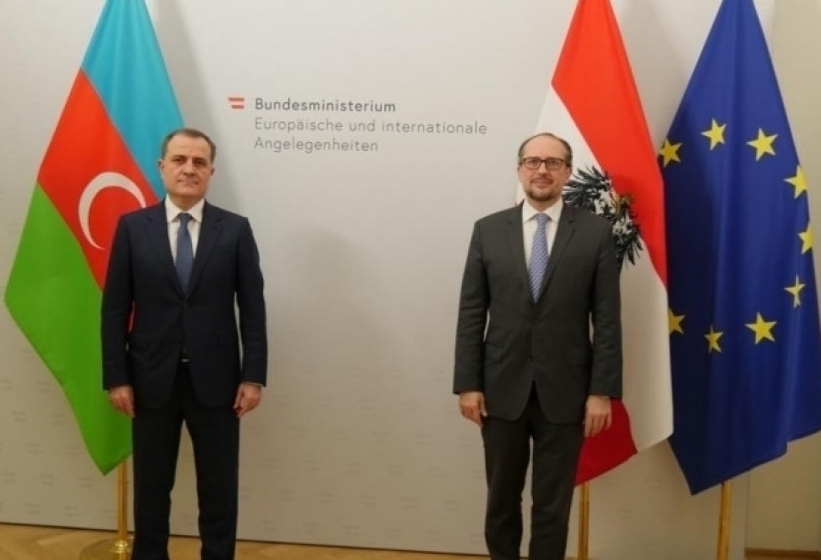 Canciller de Azerbaiyán mantuvo una conversación con el Representante de la Unión Europea