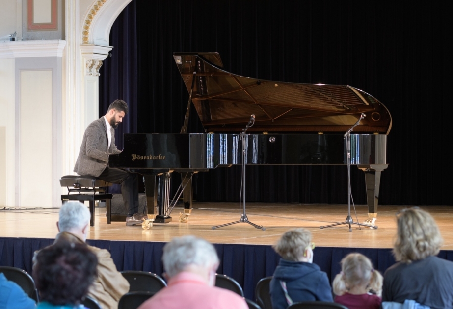 Gənc Azərbaycan bəstəkarı və pianoçusu Respublika Günü və Zəfər münasibətilə Badendə solo konsertlə çıxış edib