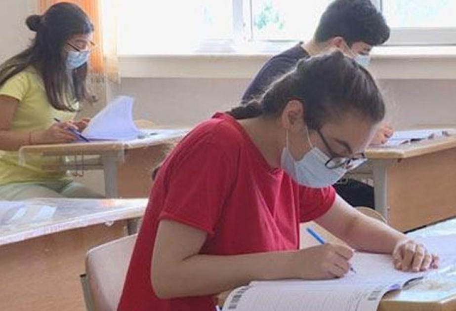 Respublikanın 12 şəhər və rayonunda ümumi orta təhsil səviyyəsi üzrə buraxılış imtahanları keçirilir