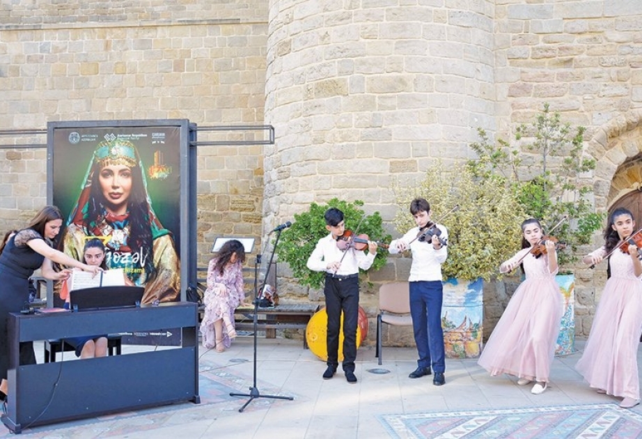“Simurq” uşaq musiqi festivalında geniş konsert proqramı təqdim edilib