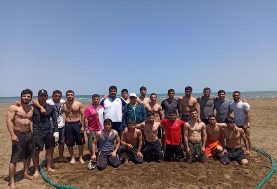 Çimərlik güləşi üzrə millimiz məşqləri davam etdirir