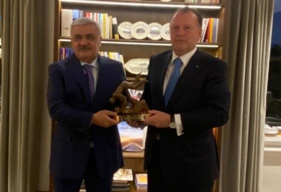 Rovnag Abdullayev trifft den IJF-Präsidenten Marius Vizer
