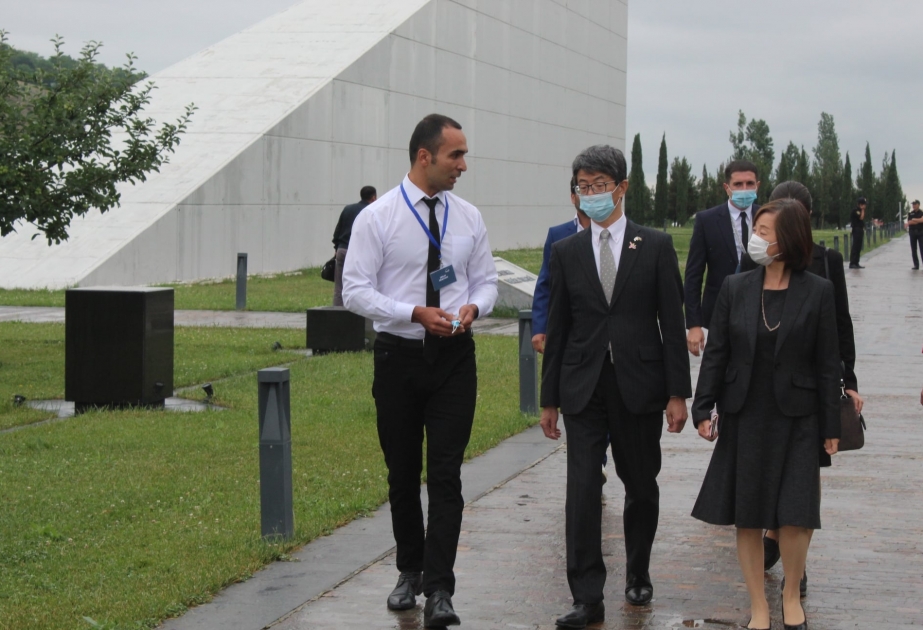 Yaponiyanın ölkəmizdəki səfiri Quba Soyqırımı Memorial Kompleksini ziyarət edib