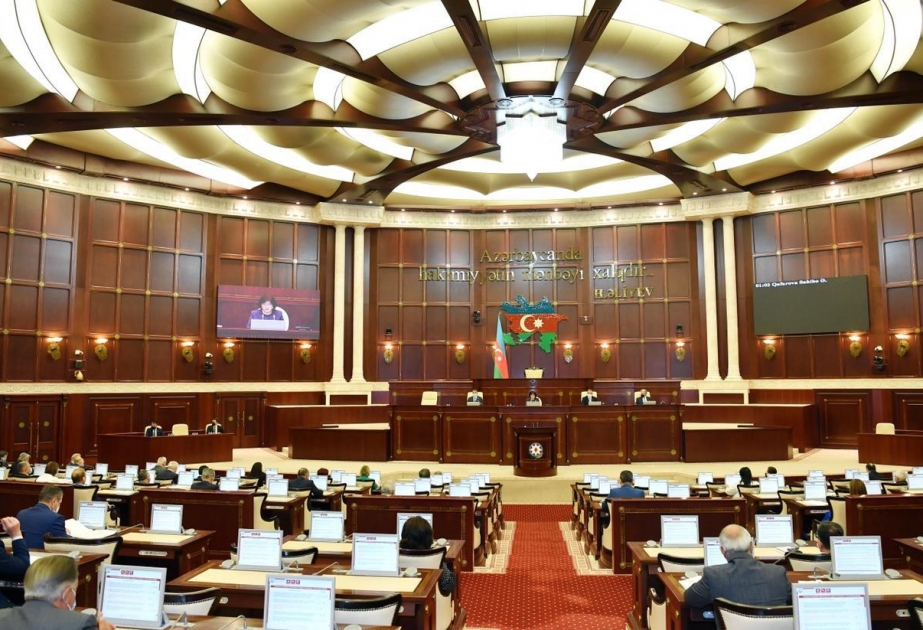 Milli Məclisin növbədənkənar sessiyasının ilk iclası keçirilib