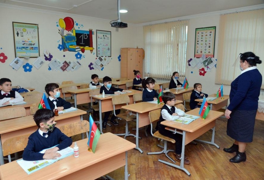 Paytaxtda 16 mindən çox şagirdin elektron sistem vasitəsilə yerdəyişməsi aparılıb