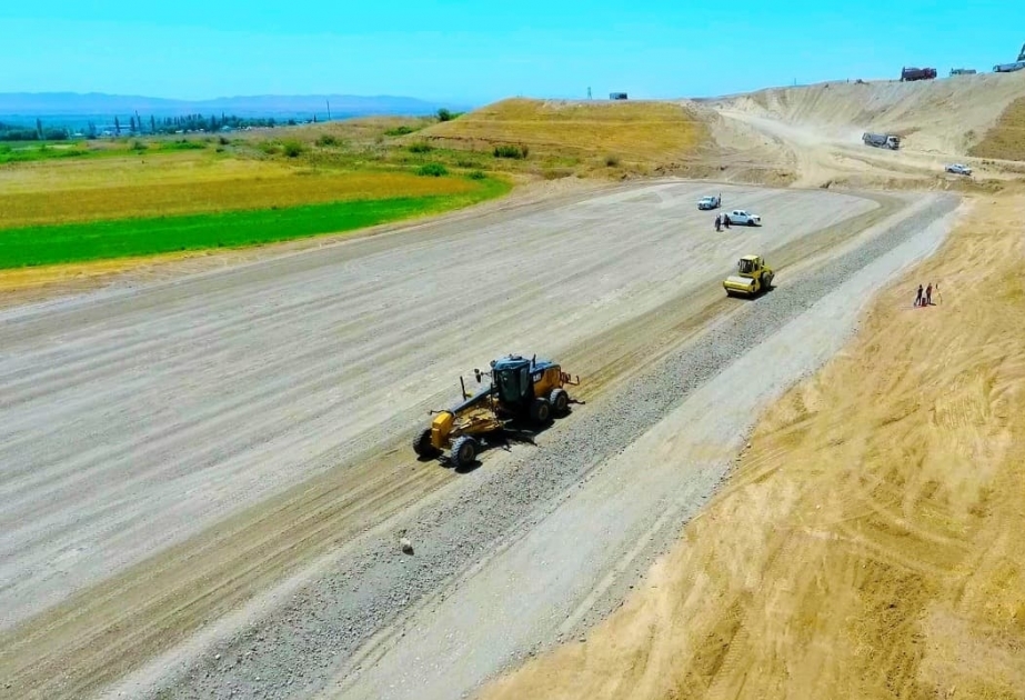 Continúa la construcción de la carretera Ahmadbayli-Horadiz-Minjivan-Aghband